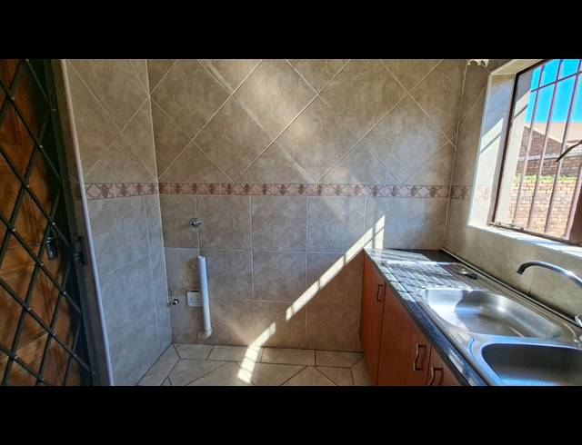 3 BEDROOM HOUSE FOR SALE IN DENNEOORD